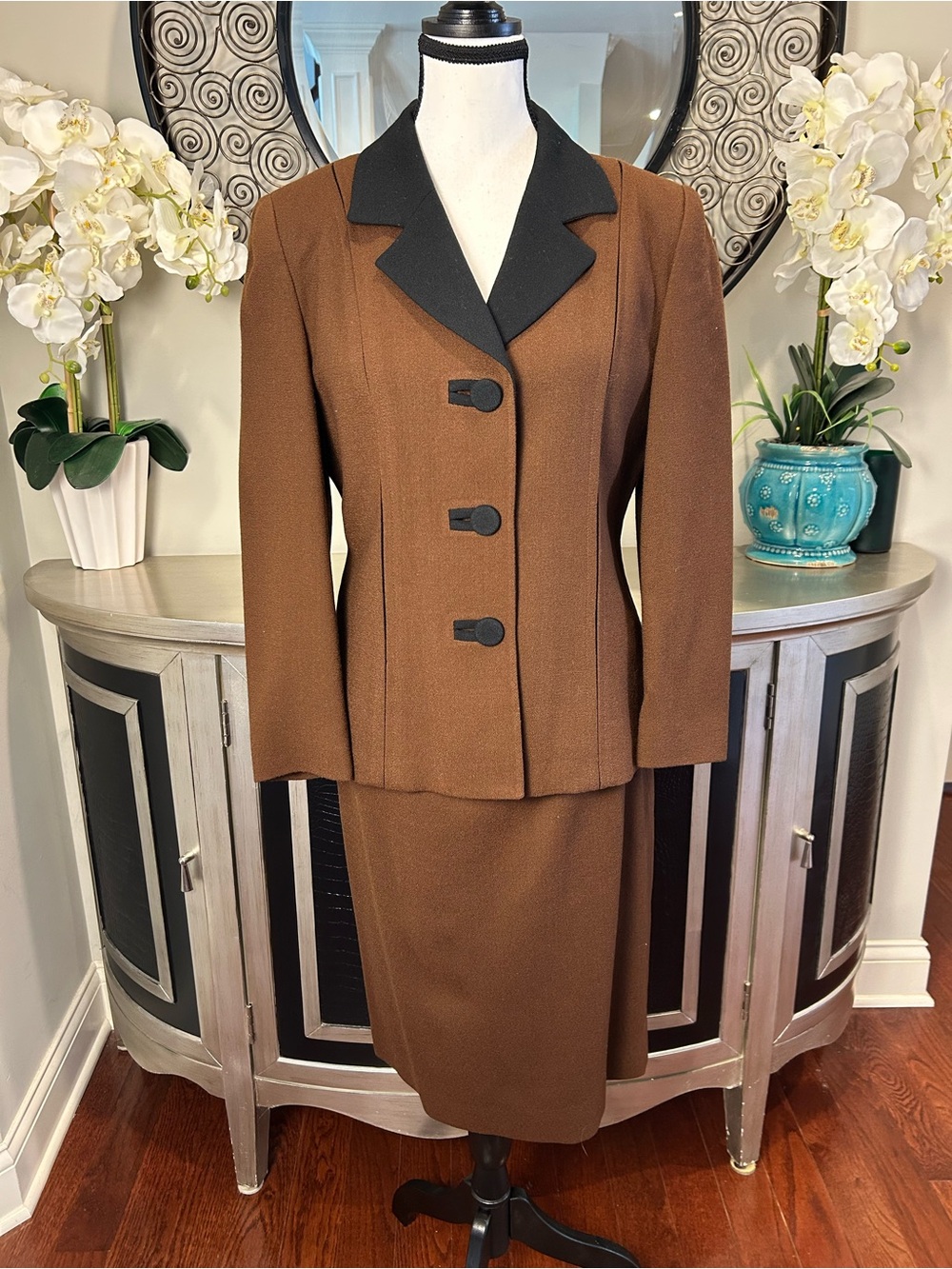 Classic Women's Brown Skirt Suit with Black Contrast Collar 2pc set
